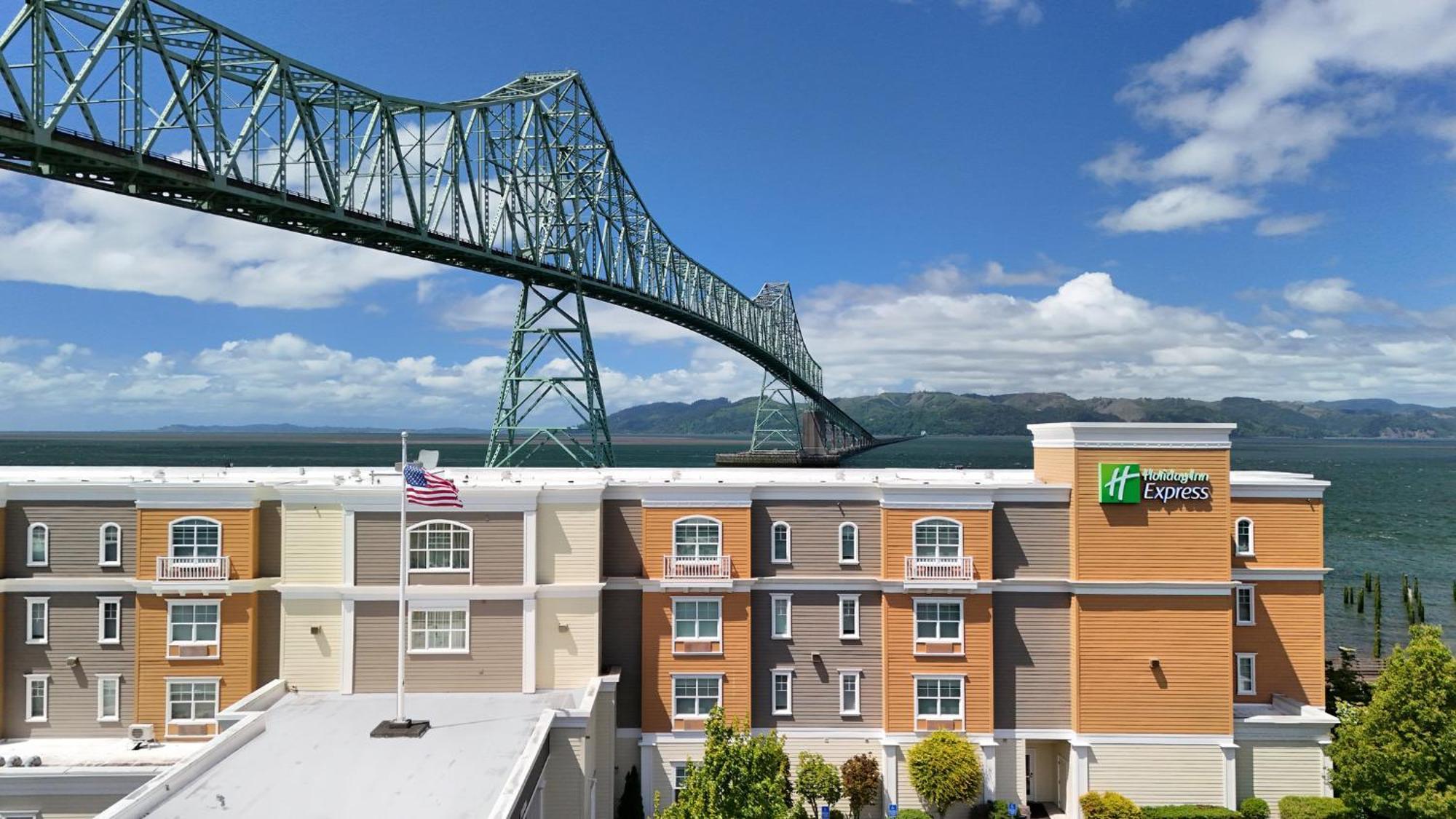 Holiday Inn Express Hotel & Suites Astoria By Ihg Exterior foto