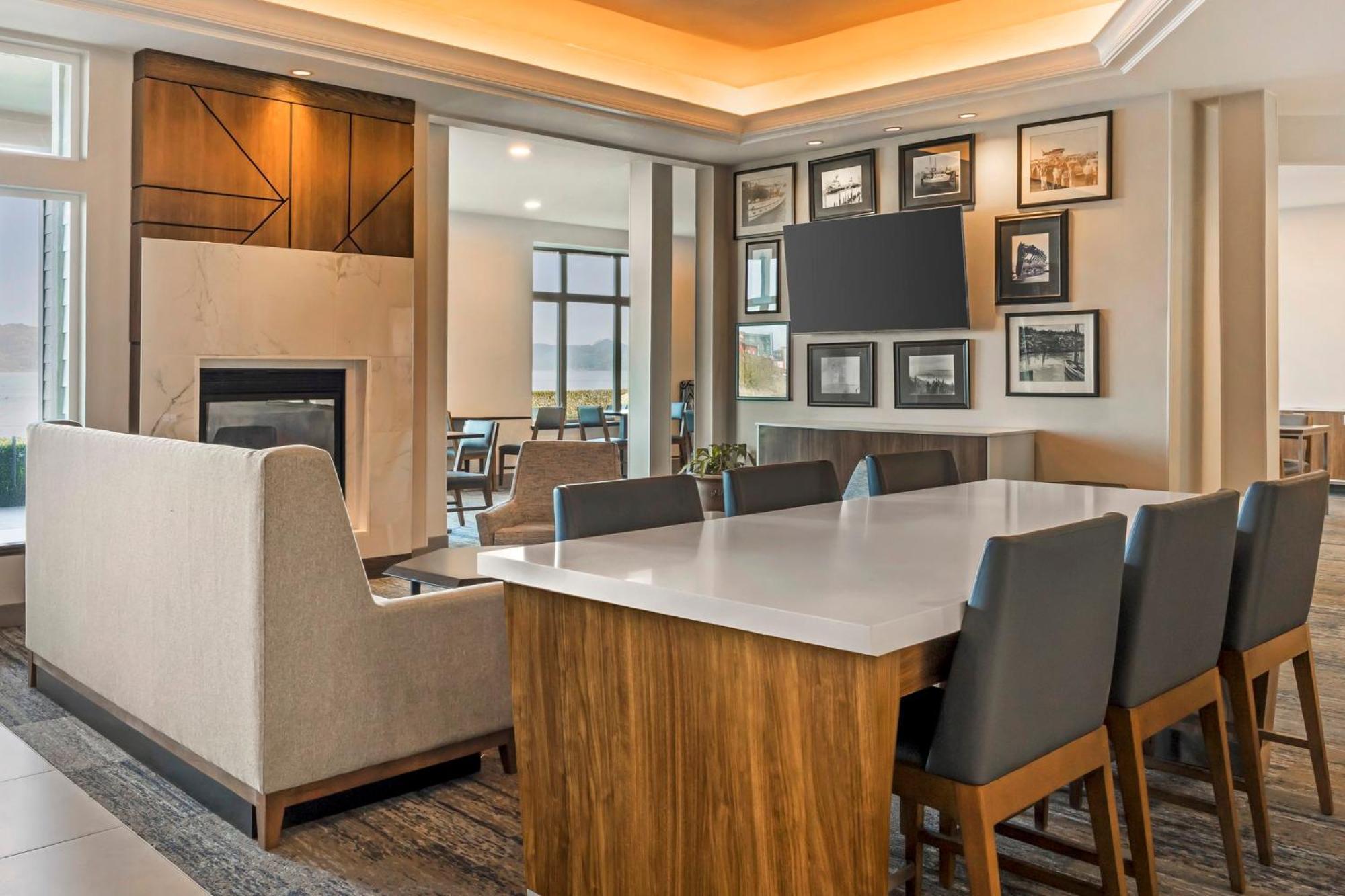 Holiday Inn Express Hotel & Suites Astoria By Ihg Exterior foto